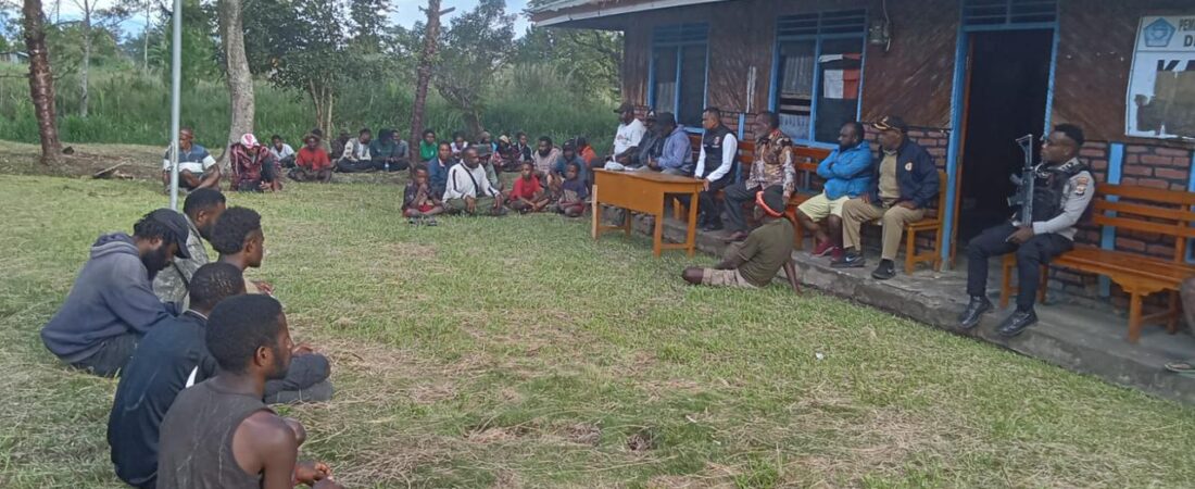 Polsek Kurulu fasilitasi mediasi kasus penganiayaan Kepala Kampung Isaima